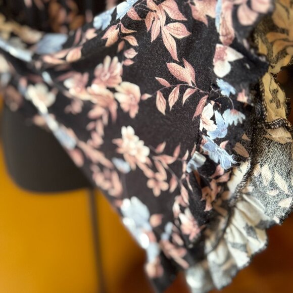 American Eagle Floral Bell Sleeve Wrap Top – Size Small - Picture 7 of 7